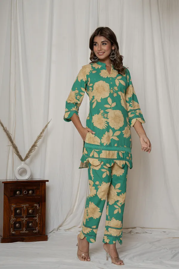Green_Pure_Cotton_Floral_Print_V_Neck_Kurta_With_Bottom_For_Women
