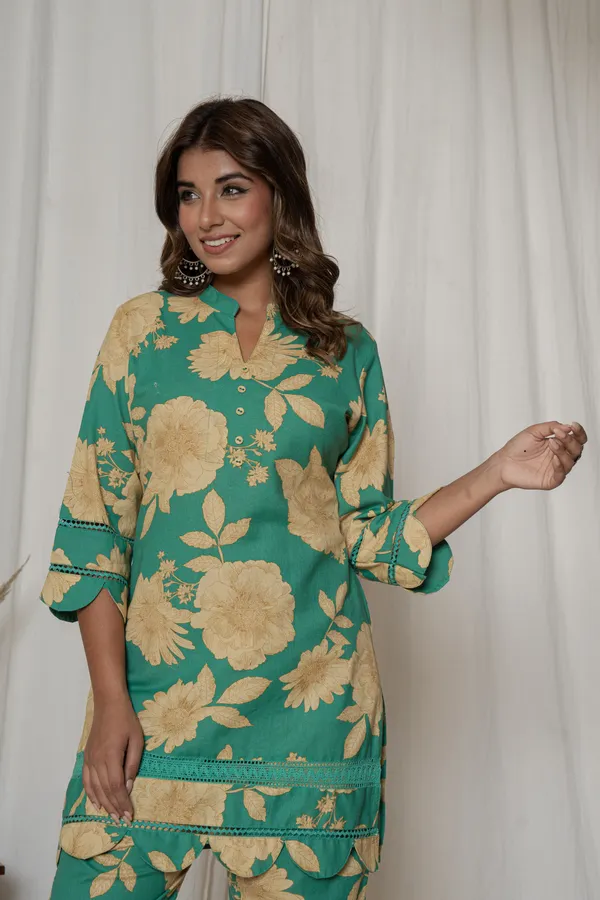 Green_Pure_Cotton_Floral_Print_V_Neck_Kurta_With_Bottom_For_Women