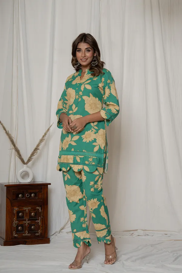 Green_Pure_Cotton_Floral_Print_V_Neck_Kurta_With_Bottom_For_Women