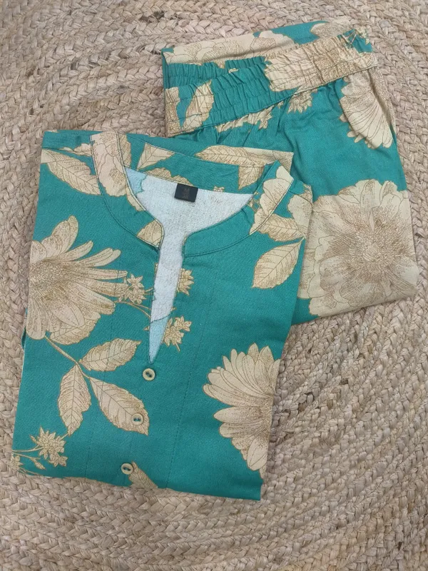 Green_Pure_Cotton_Floral_Print_V_Neck_Kurta_With_Bottom_For_Women