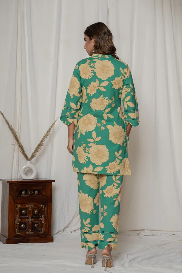 Green_Pure_Cotton_Floral_Print_V_Neck_Kurta_With_Bottom_For_Women