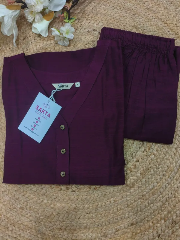 Maroon_Cotton_Silk_3/4_Sleeves_V_Neck_Kurta_And_Pent_Set_For_Women