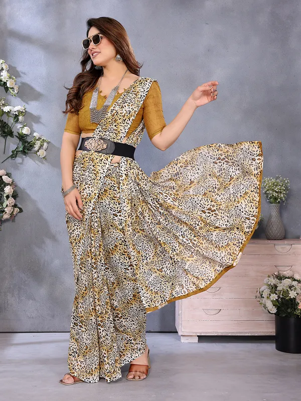 Floral_Print_Georgette_saree_with_Unstitched_Blouse_Piece