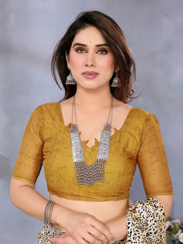 Floral_Print_Georgette_saree_with_Unstitched_Blouse_Piece