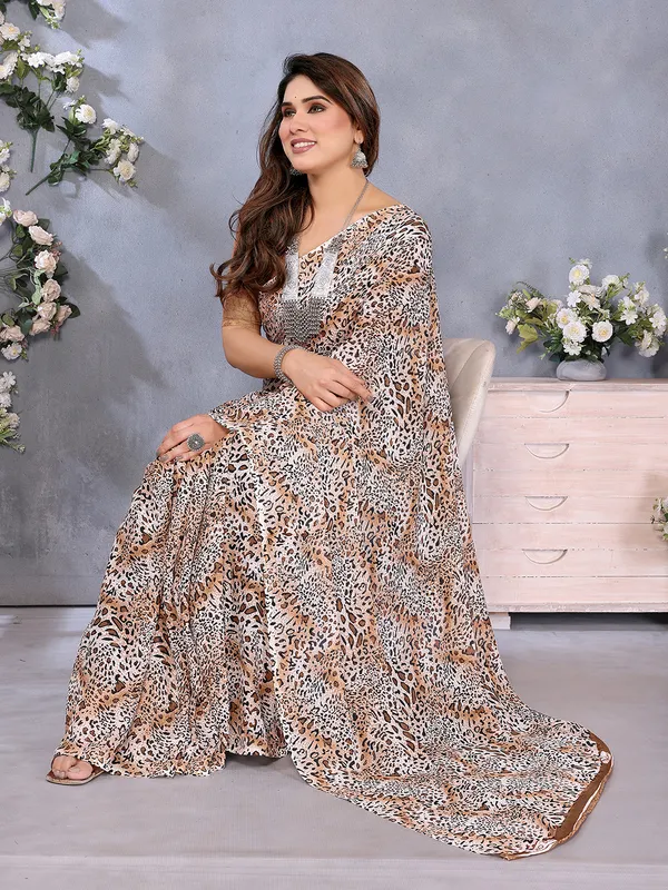 Floral_Print_Georgette_saree_with_Unstitched_Blouse_Piece