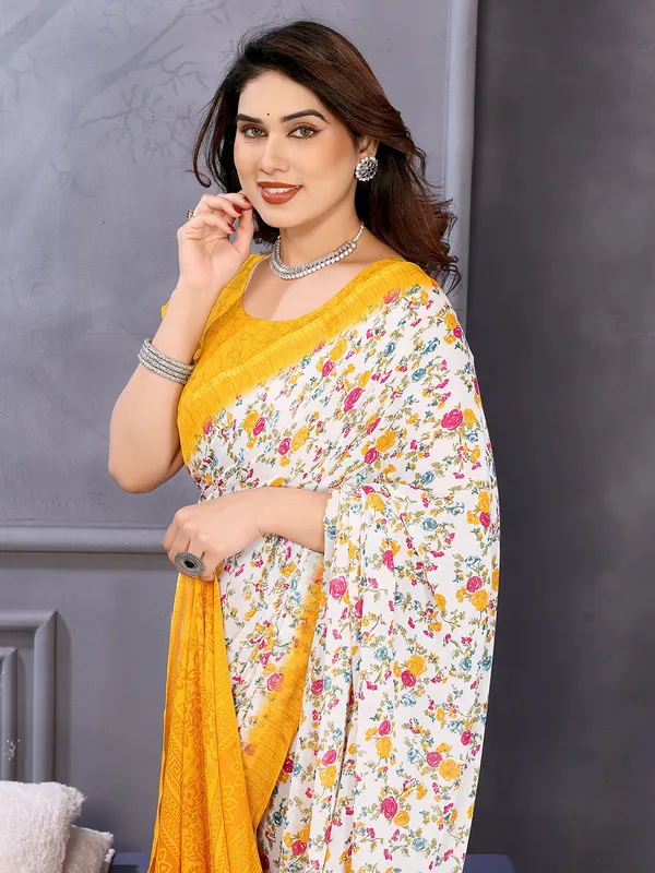 Anand_Sarees_Ombre,_Paisley,_Floral_Print_Daily_Wear_Georgette_Saree_(Yellow,_White)
