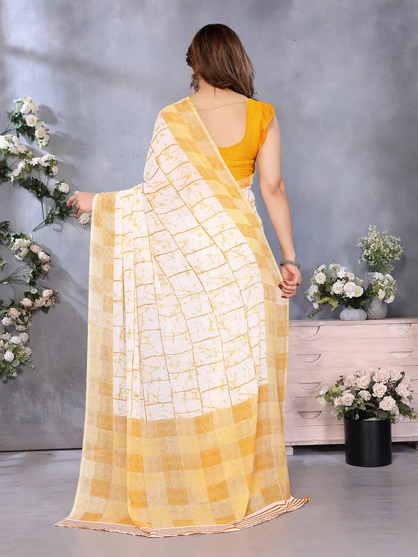 Floral_Print_Georgette_saree_with_Unstitched_Blouse_Piece