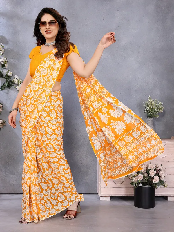 Floral_Print_Georgette_saree_with_Unstitched_Blouse_Piece