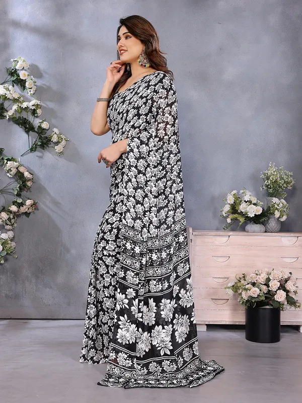 Floral_Print_Georgette_saree_with_Unstitched_Blouse_Piece