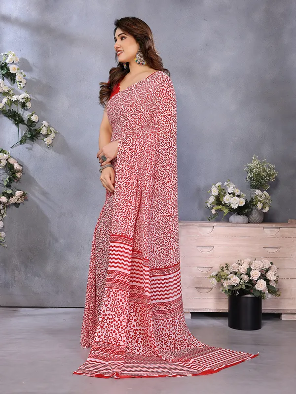 Floral_Print_Georgette_saree_with_Unstitched_Blouse_Piece