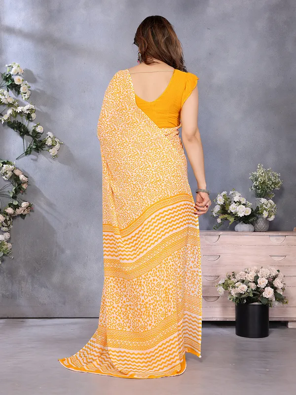 Floral_Print_Georgette_saree_with_Unstitched_Blouse_Piece