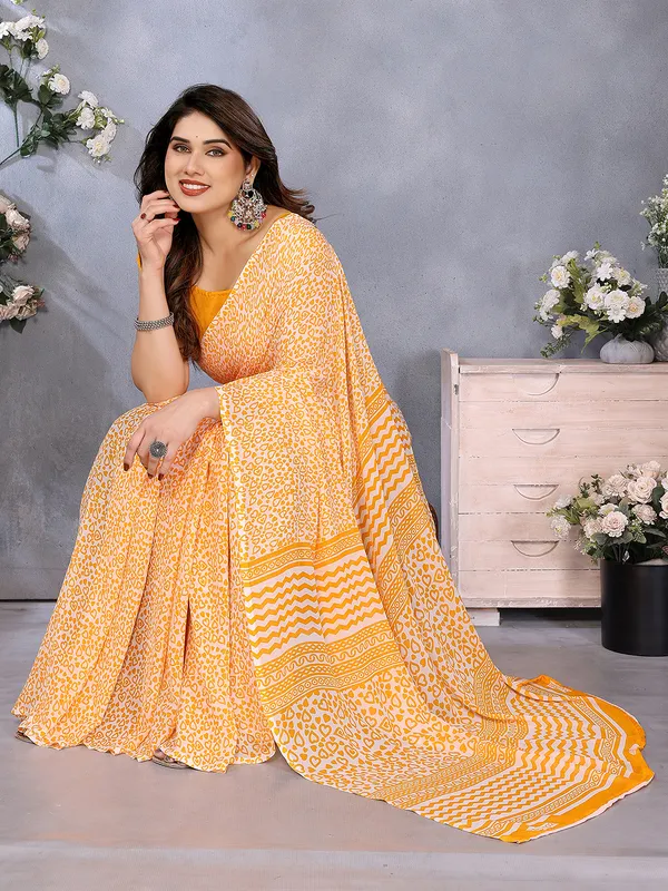 Floral_Print_Georgette_saree_with_Unstitched_Blouse_Piece
