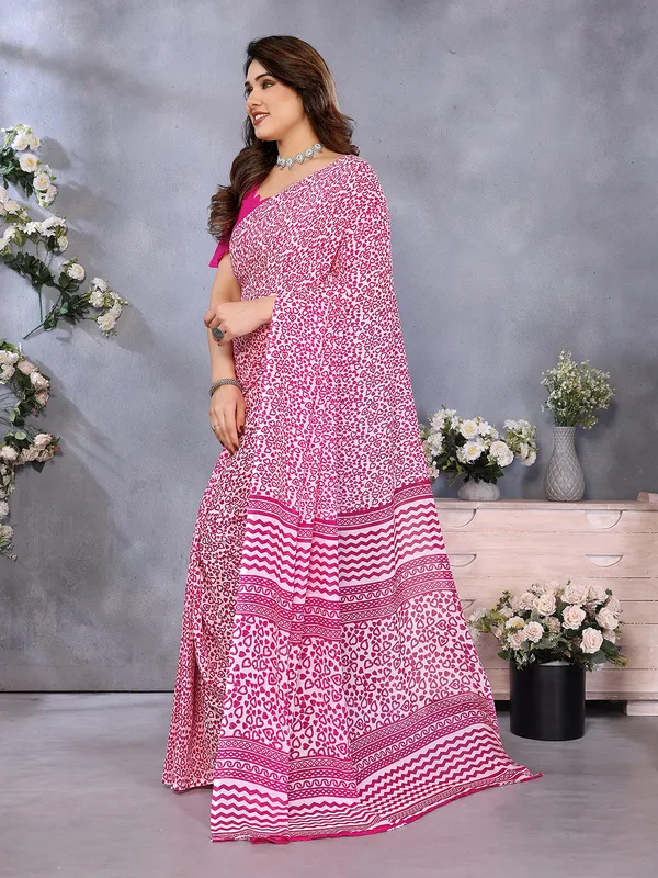 Floral_Print_Georgette_saree_with_Unstitched_Blouse_Piece