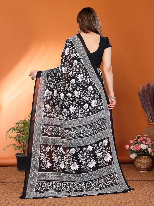 Floral_Print_Georgette_saree_with_Unstitched_Blouse_Piece