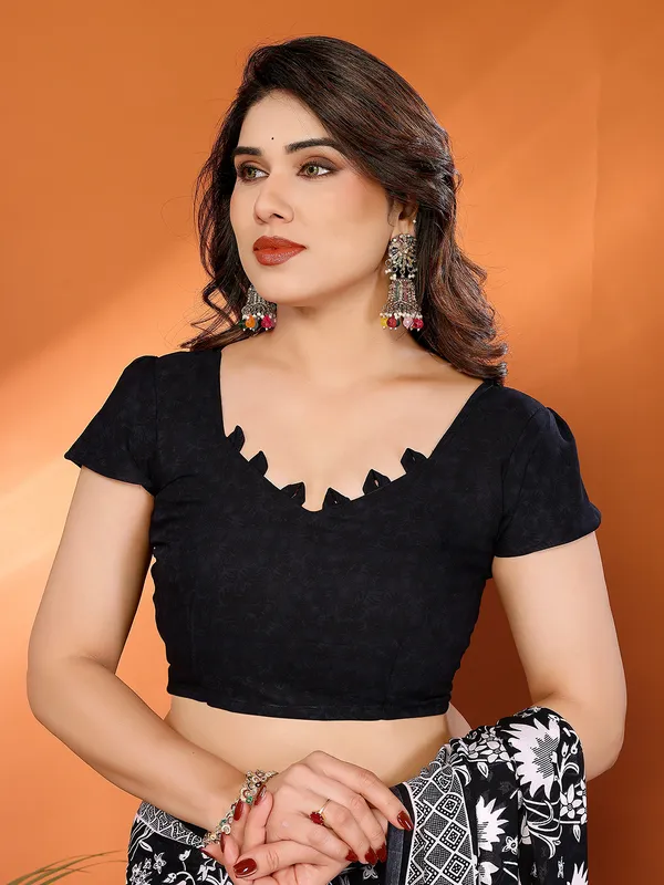 Floral_Print_Georgette_saree_with_Unstitched_Blouse_Piece