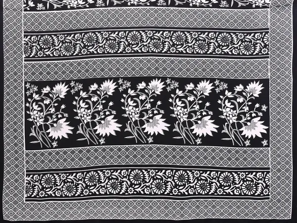 Floral_Print_Georgette_saree_with_Unstitched_Blouse_Piece