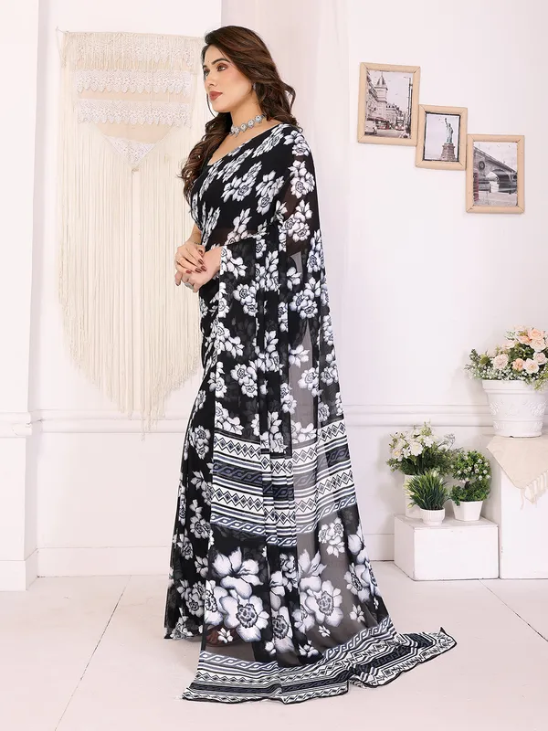 Floral_Print_Georgette_saree_with_Unstitched_Blouse_Piece