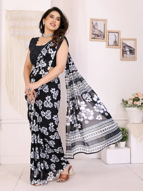 Floral_Print_Georgette_saree_with_Unstitched_Blouse_Piece