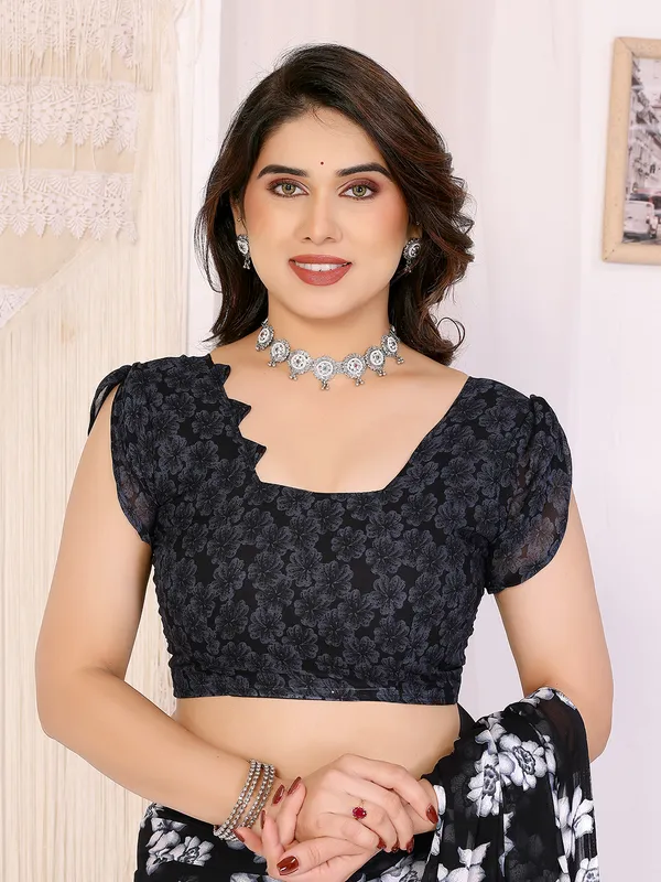 Floral_Print_Georgette_saree_with_Unstitched_Blouse_Piece