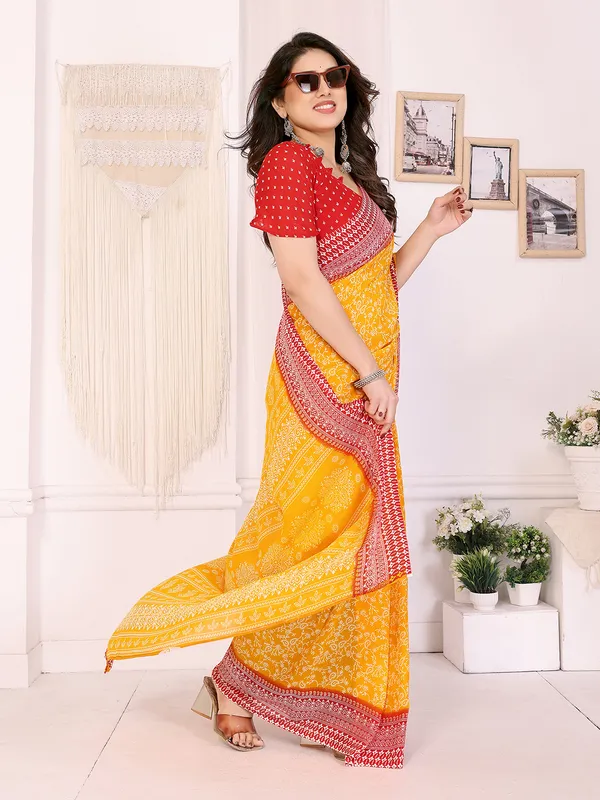 Floral_Print_Georgette_saree_with_Unstitched_Blouse_Piece