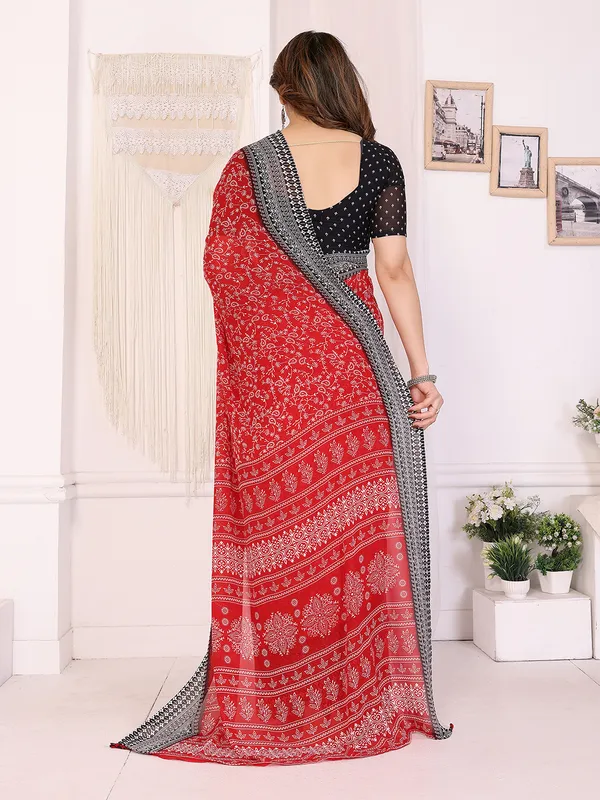 Floral_Print_Georgette_saree_with_Unstitched_Blouse_Piece