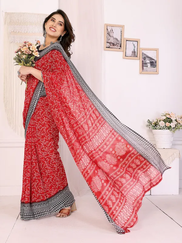 Floral_Print_Georgette_saree_with_Unstitched_Blouse_Piece