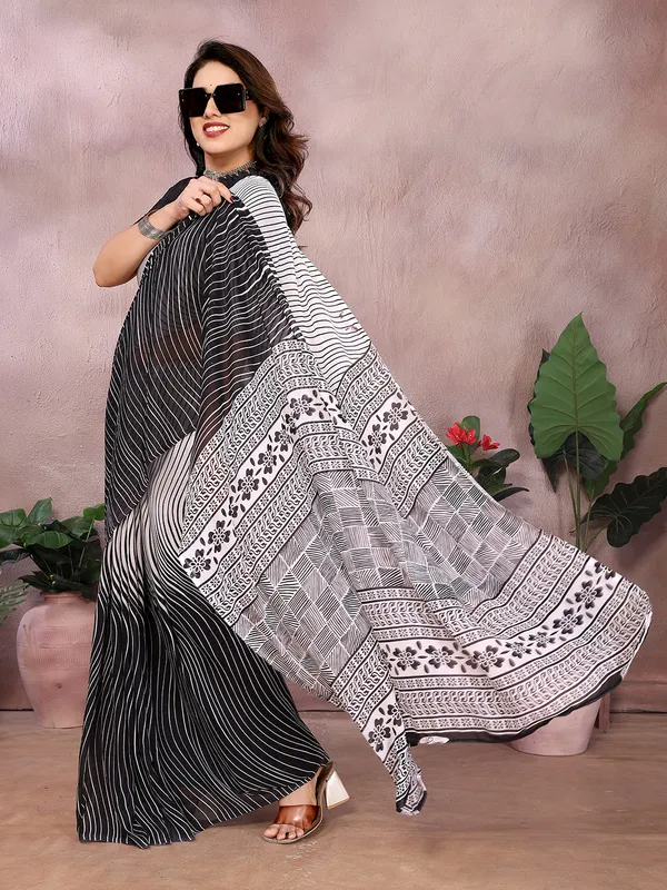 Floral_Print_Georgette_saree_with_Unstitched_Blouse_Piece
