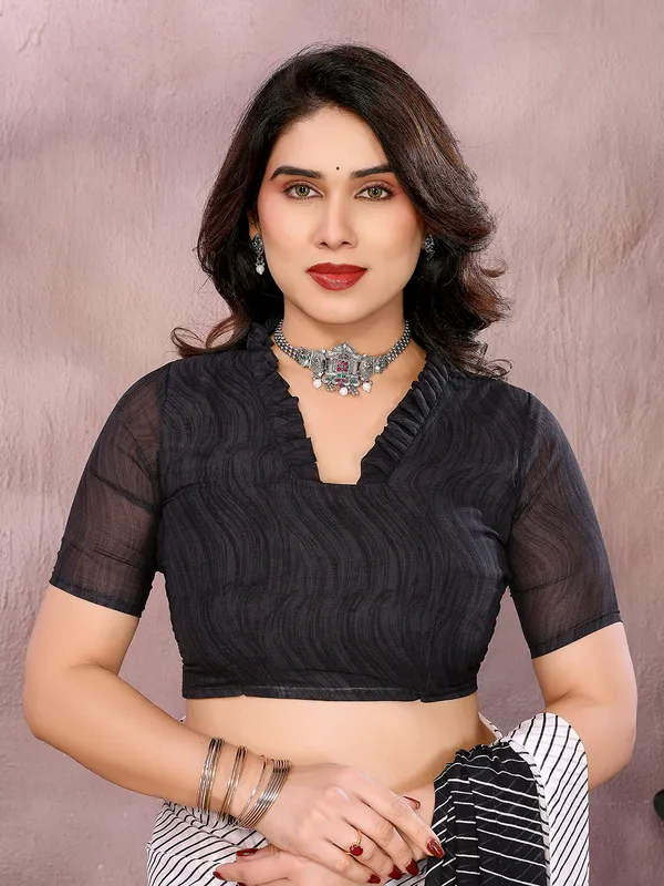 Floral_Print_Georgette_saree_with_Unstitched_Blouse_Piece