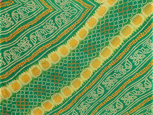 Floral_Print_Georgette_saree_with_Unstitched_Blouse_Piece