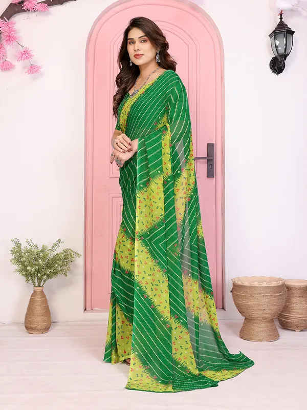 Floral_Print_Georgette_saree_with_Unstitched_Blouse_Piece
