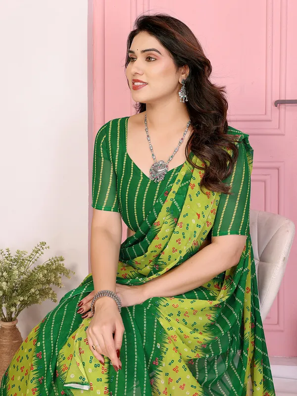 Floral_Print_Georgette_saree_with_Unstitched_Blouse_Piece