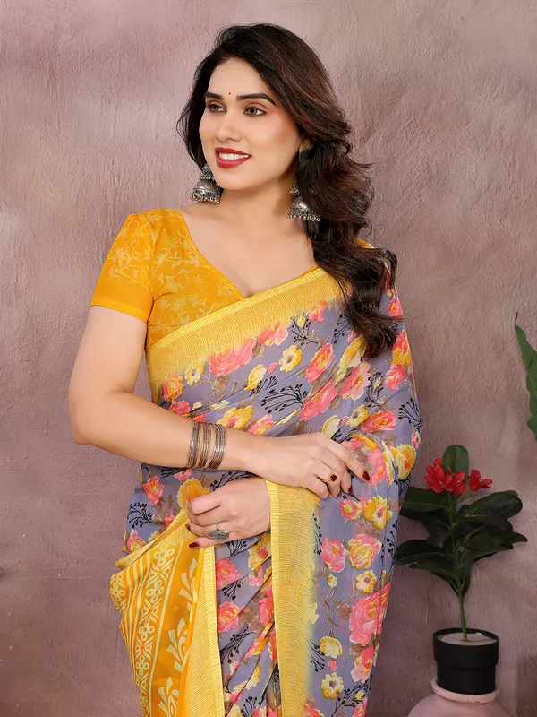Floral_Print_Georgette_saree_with_Unstitched_Blouse_Piece