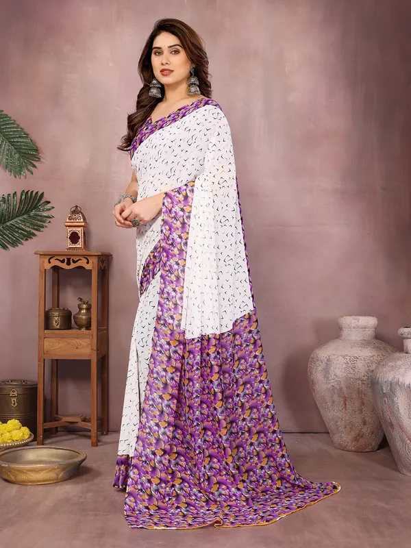 Floral_Print_Daily_Wear_Georgette_Saree��(White,_Purple)