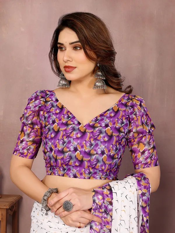 Floral_Print_Daily_Wear_Georgette_Saree��(White,_Purple)