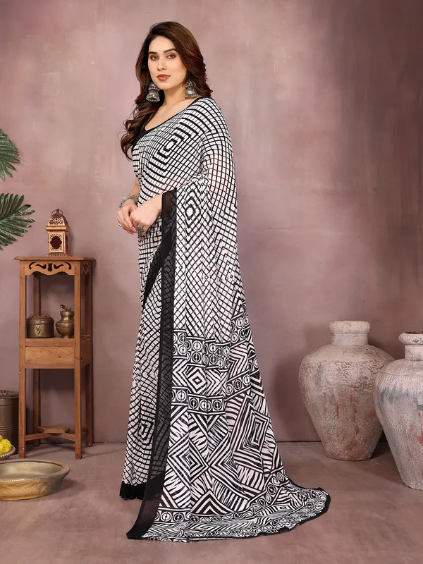 Printed_Daily_Wear_Georgette_Saree��(Black)