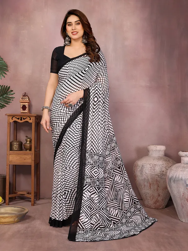 Printed_Daily_Wear_Georgette_Saree��(Black)
