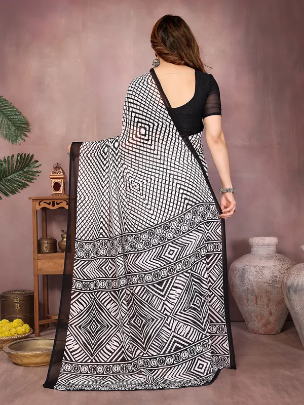 Printed_Daily_Wear_Georgette_Saree��(Black)
