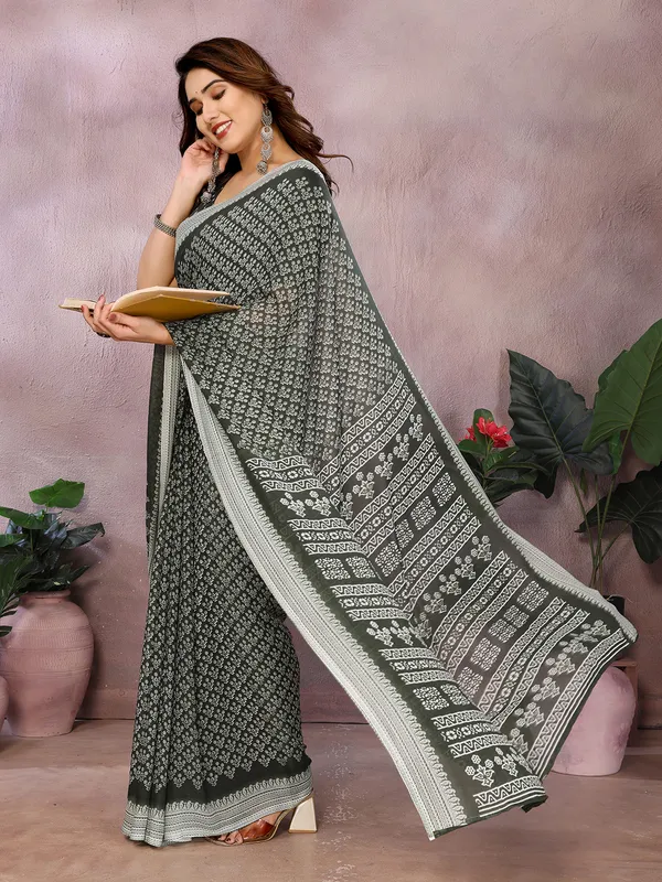 Floral_Print_Daily_Wear_Georgette_Saree_(Green)