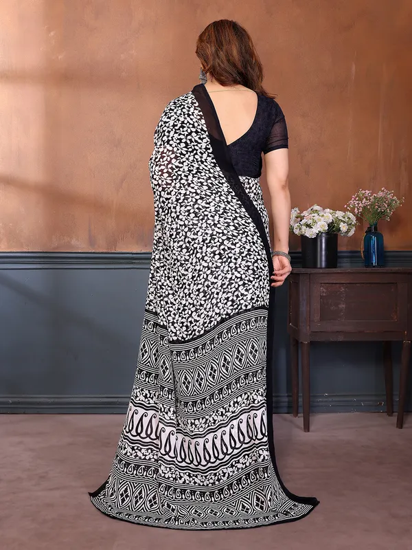 Printed_Georgette_Saree_With_UnStitched_Blouse_Piece_(BLACK)