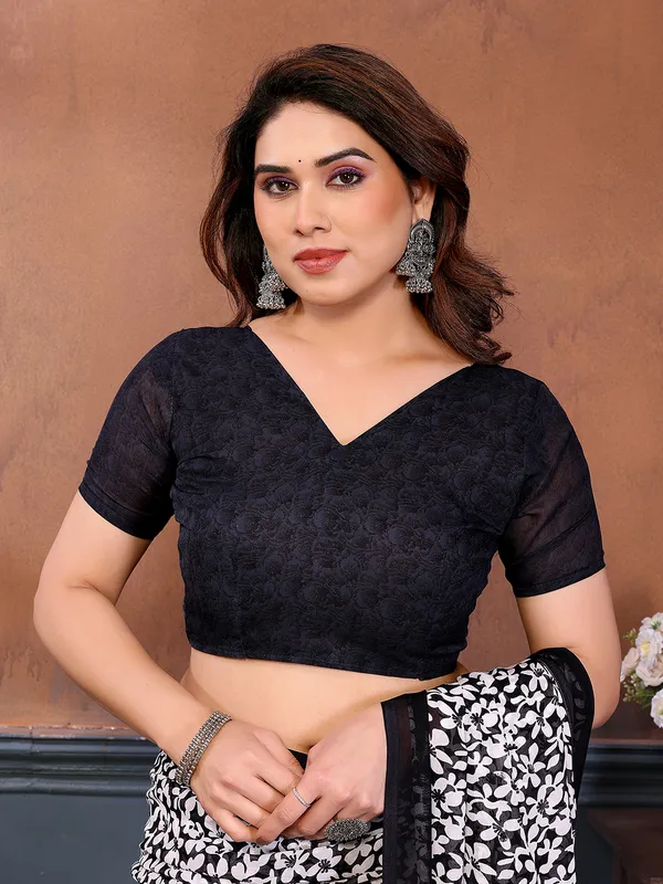 Printed_Georgette_Saree_With_UnStitched_Blouse_Piece_(BLACK)