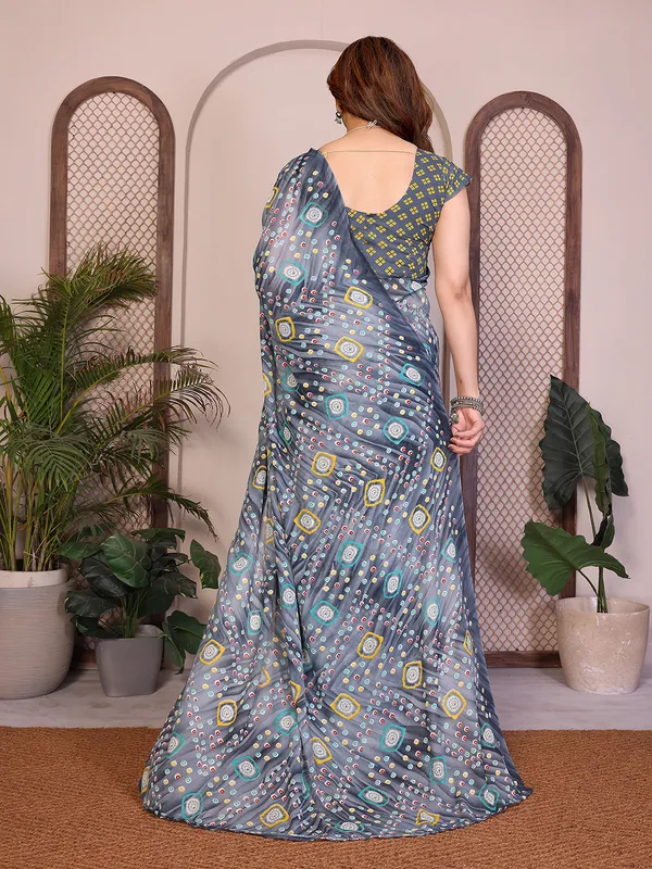 Printed_Georgette_Saree_With_UnStitched_Blouse_Piece_(GREY)