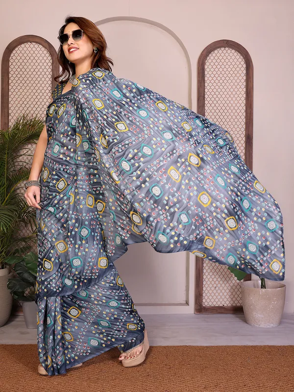 Printed_Georgette_Saree_With_UnStitched_Blouse_Piece_(GREY)