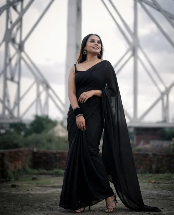 Elegant_Solid_Chiffon_Plain_Dyed_Saree_With_Unstitched_Blouse_Piece