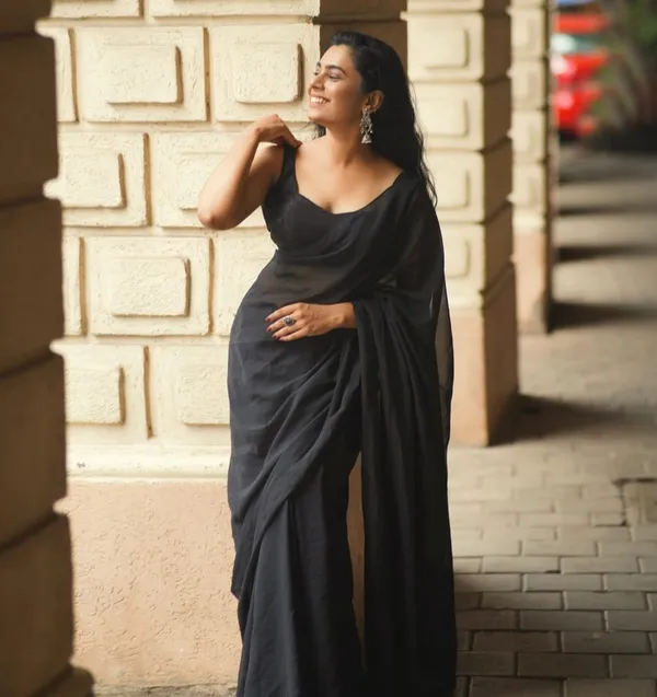 Elegant_Solid_Chiffon_Plain_Dyed_Saree_With_Unstitched_Blouse_Piece