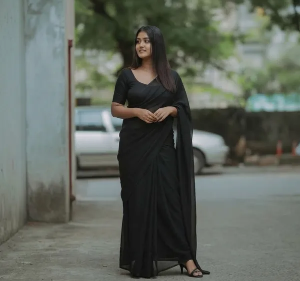 Elegant_Solid_Chiffon_Plain_Dyed_Saree_With_Unstitched_Blouse_Piece