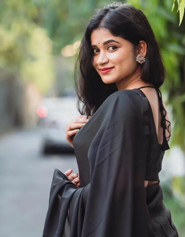 Elegant_Solid_Chiffon_Plain_Dyed_Saree_With_Unstitched_Blouse_Piece