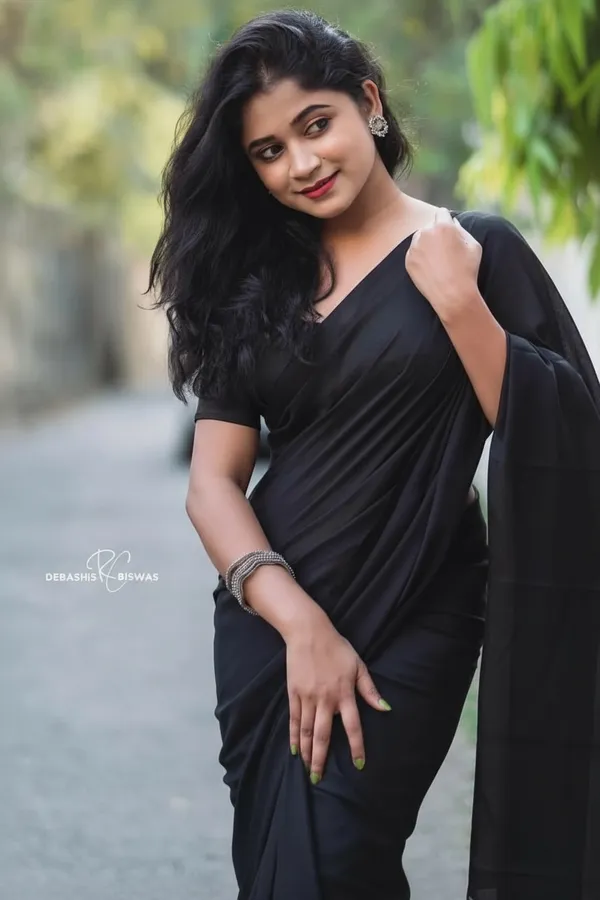 Elegant_Solid_Chiffon_Plain_Dyed_Saree_With_Unstitched_Blouse_Piece
