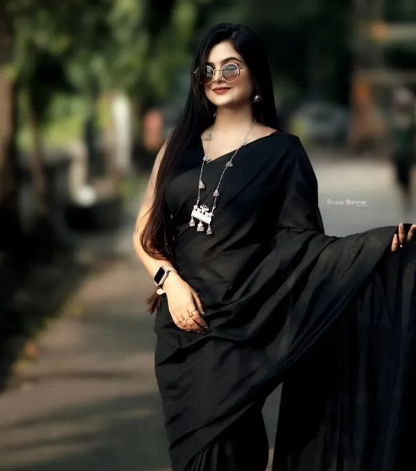 Elegant_Solid_Chiffon_Plain_Dyed_Saree_With_Unstitched_Blouse_Piece