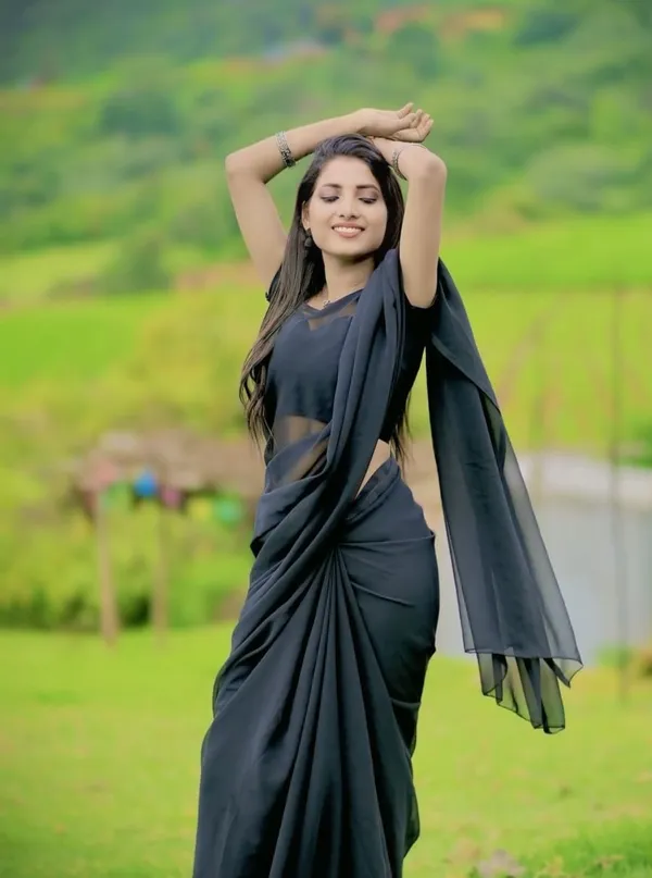 Elegant_Solid_Chiffon_Plain_Dyed_Saree_With_Unstitched_Blouse_Piece