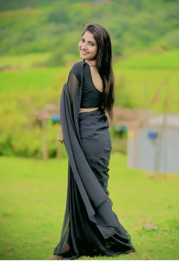 Elegant_Solid_Chiffon_Plain_Dyed_Saree_With_Unstitched_Blouse_Piece